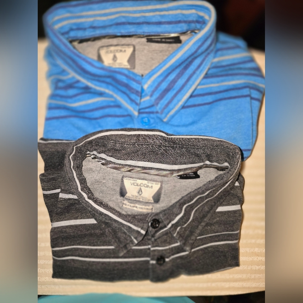 2 volcom mens polo shirts XL‎